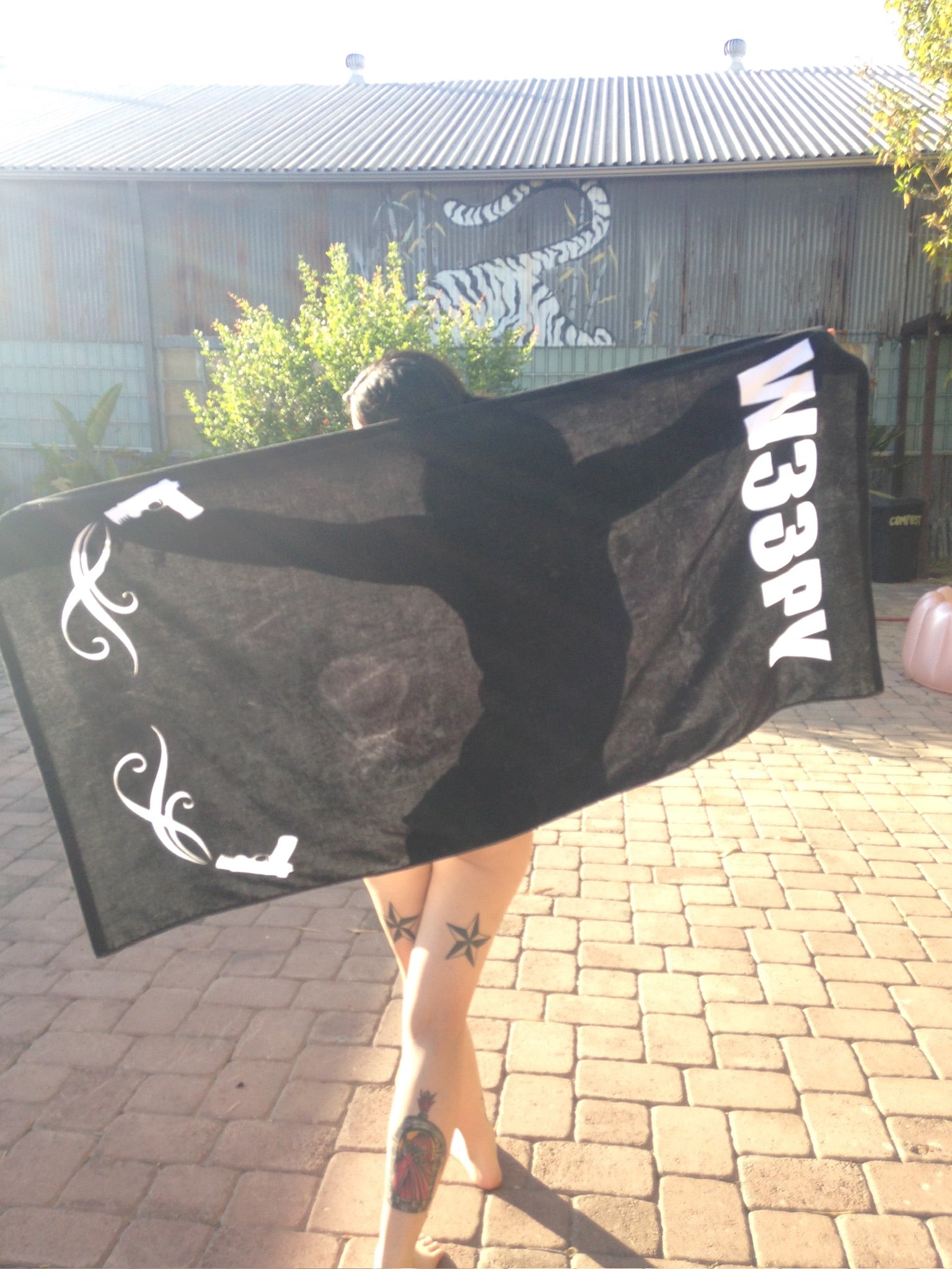 Black Glock Towel ᡕᠵデᡁ᠊╾━